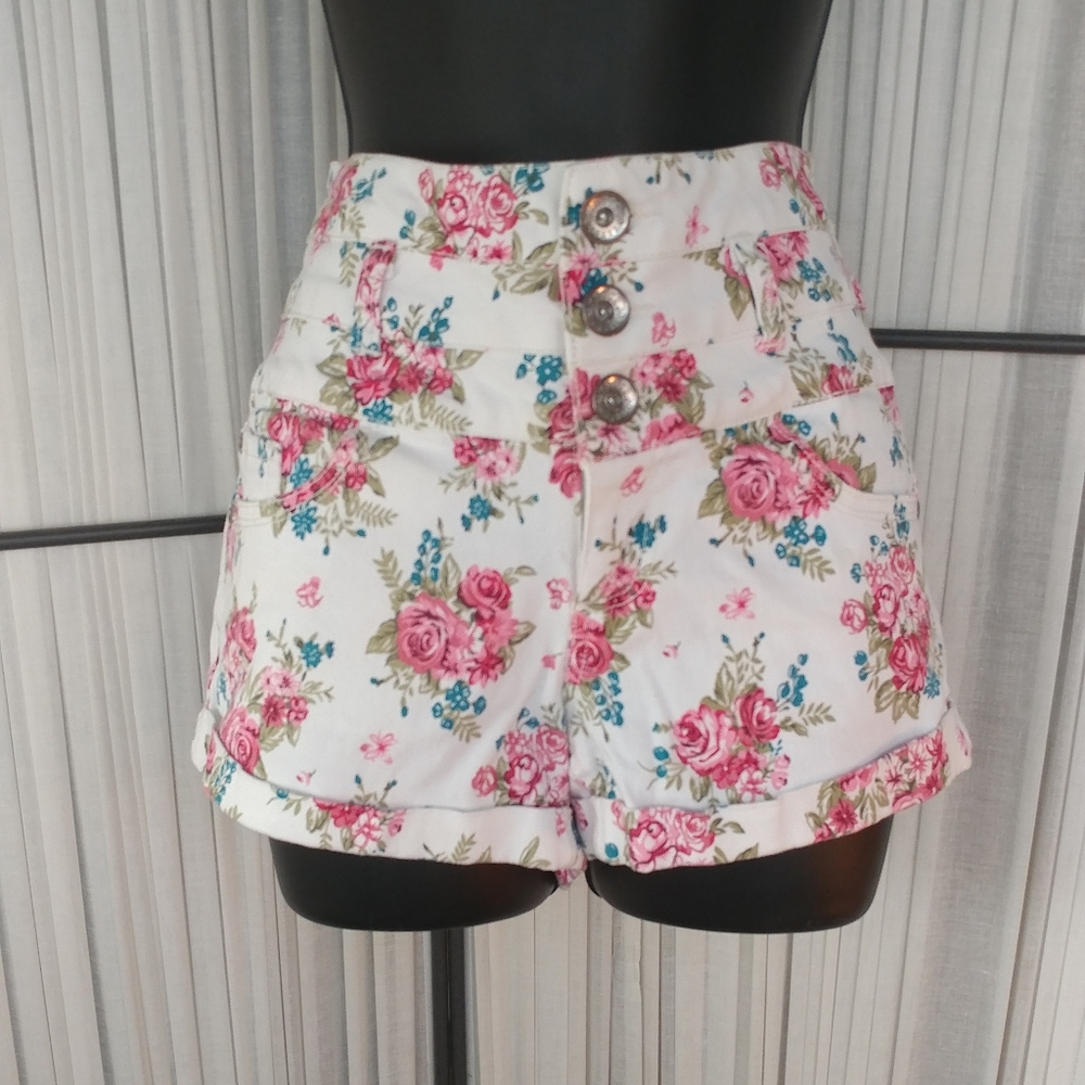 TRUCE FLORAL Shorts
